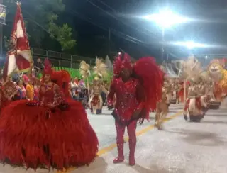 Carnaval fora de época começa em Uruguaiana