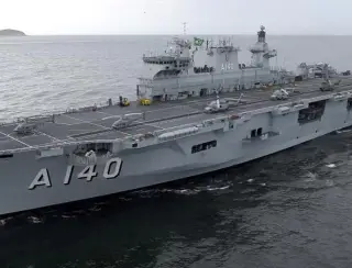 Maior navio de guerra da América Latina apoiará o atendimento às chuvas no RS