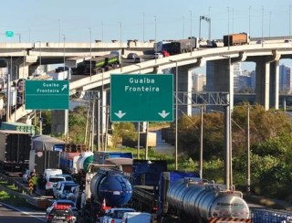 BR 290 tem dia de longos congestionamentos após acidente entre dois caminhões e um carro