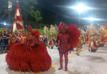 Carnaval fora de época começa em Uruguaiana