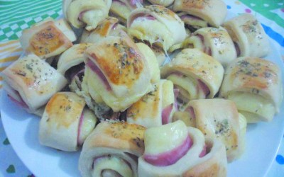 Pãezinhos de presunto e queijo