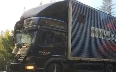 Acidente envolvendo caminhão da Banda Corpo e Alma e caminhão de bebidas deixa um morto em Três de Maio 
