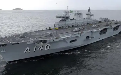 Maior navio de guerra da América Latina apoiará o atendimento às chuvas no RS