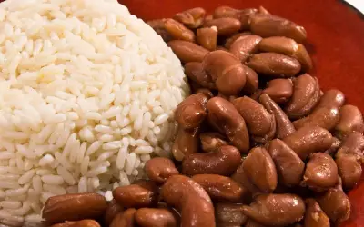 Com enchentes no RS, Brasil pode ter que importar arroz e feijão