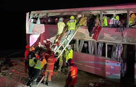 Acidente com ônibus de turismo deixa uma vítima fatal e vários feridos no Chile